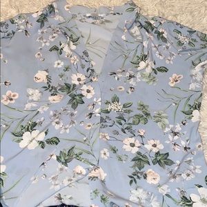 ⭐️ Calvin Klein - women’s floral v-neck blouse ⭐️